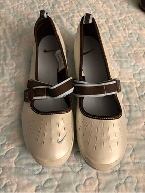 Nike kids/womens Cream and Brown Mary Jane Flats with Strap